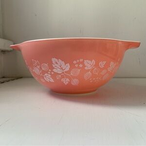 Pyrex 442 Pink Gooseberry Cinderella Bowl